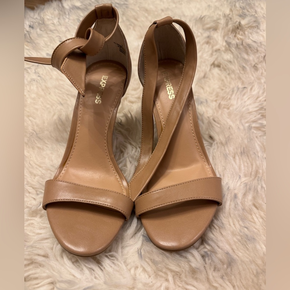 NWOT Express Neutral strappy sandal. 2” heal. Size 6. Never worn.